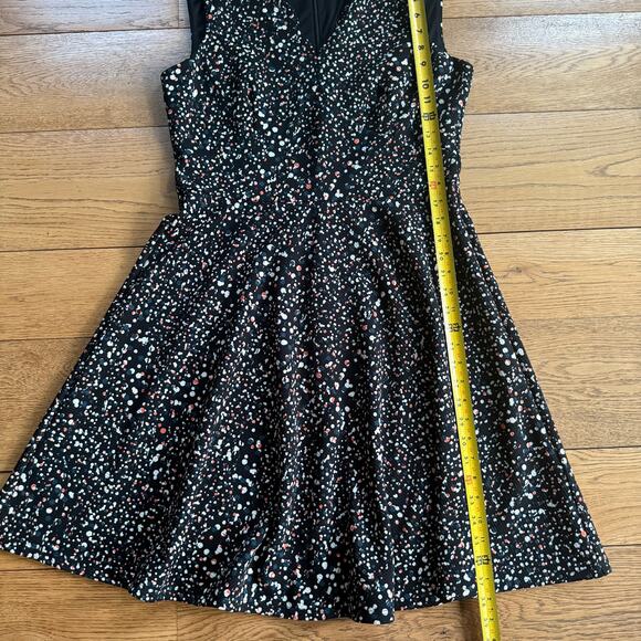Fit & Flare Knee Length Scalloped V Neck Dress Splatter Black SZ 12 Skater - Picture 5 of 10